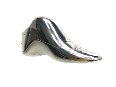 Lot 537 - A VICTORIAN SILVER VESTA FORMED AS A BOOT