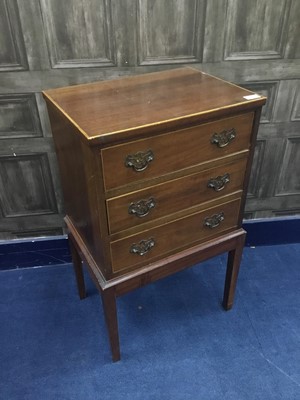 Lot 218 - AN EARLY 20TH CENTURY INLAID MAHOGANY CHEST OF THREE DRAWERS