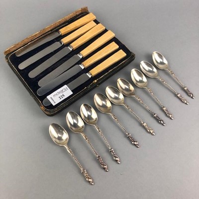 Lot 225 - A SET OF NINE APOSTLE HANDLED TEASPOONS AND A SET OF TEA KNIVES