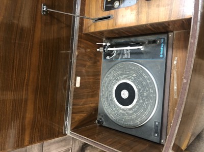 Lot 227 - A VINTAGE DECCA 103 WALNUT CASED RADIOGRAM