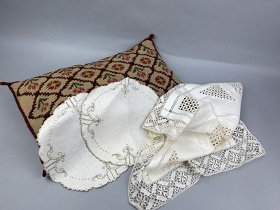 Lot 244 - A LOT OF VINTAGE LINEN AND FABRIC