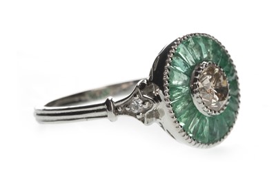 Lot 1410 - AN EMERALD AND DIAMOND RING