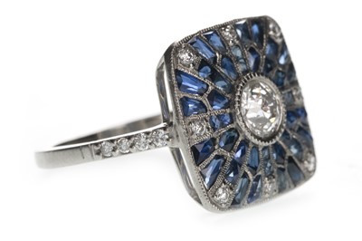Lot 1407 - A SAPPHIRE AND DIAMOND RING