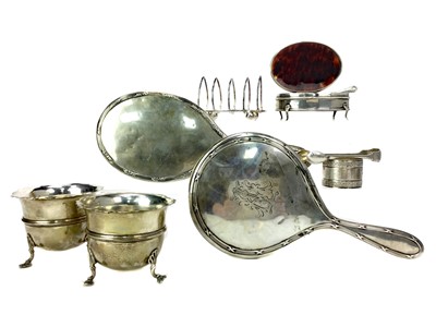 Lot 541 - A COLLECTION OF SILVER ITEMS INCLUDING A PAIR OF CIRCULAR BOWLS