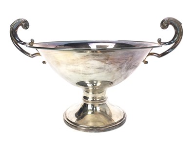 Lot 542 - A GEORGE V SILVER TWIN HANDLED BOWL