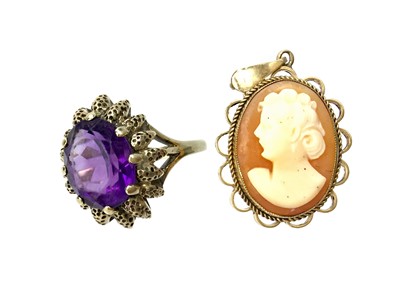 Lot 1435 - AN AMETHYST DRESS RING AND A CAMEO PENDANT