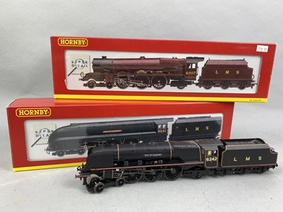 Lot 351 - A LOT OF HORNBY 00 GAUGE MODEL TRAINS