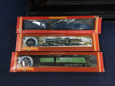 Lot 351 - A LOT OF HORNBY 00 GAUGE MODEL TRAINS