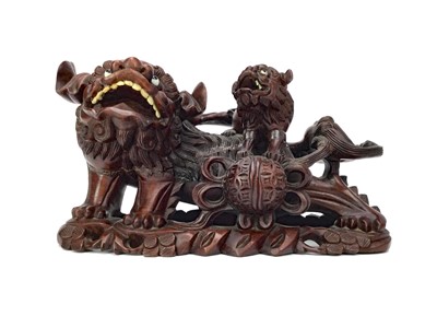 Lot 881 - A LATE 19TH CENTURY CARVED FIGURE GROUP OF A FOE DOG AND PUP