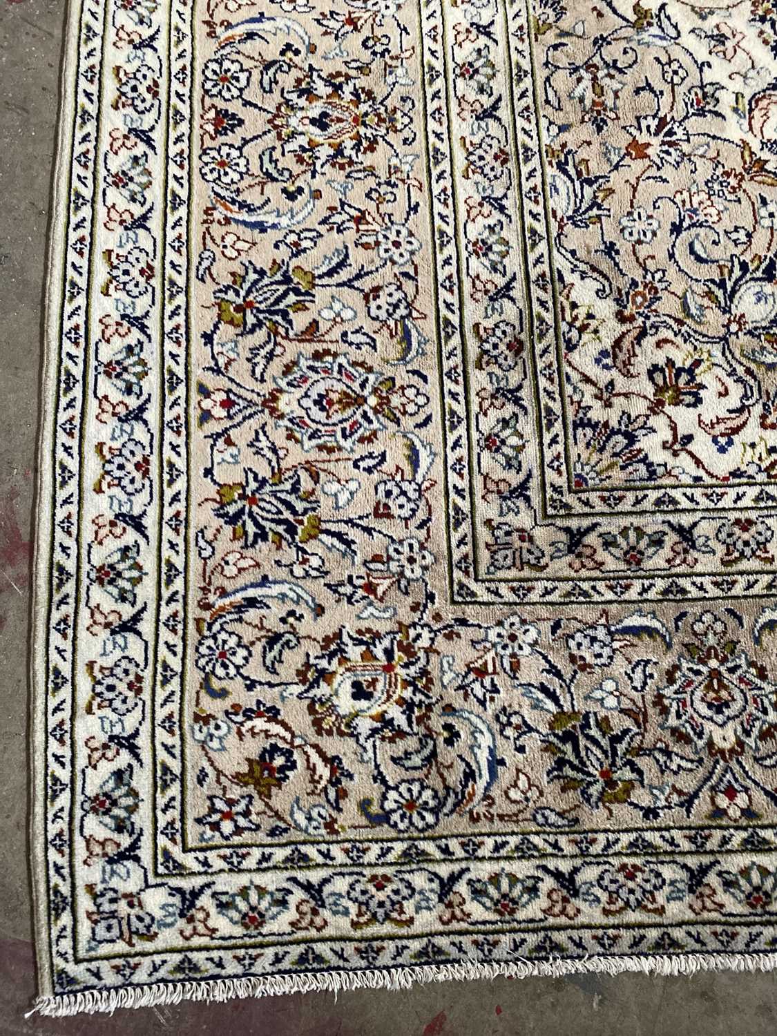 Lot 1733 - A HAND-KNOTTED PERSIAN CARPET