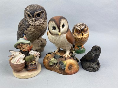 Lot 419 - A ROYAL CROWN DERBY FIGURE OF 'BROWN OWL' AND OTHER FIGURES