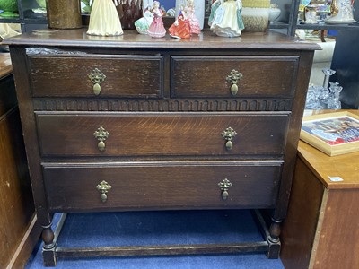 Lot 422 - A MAHOGANY CHEST OF DRAWERS