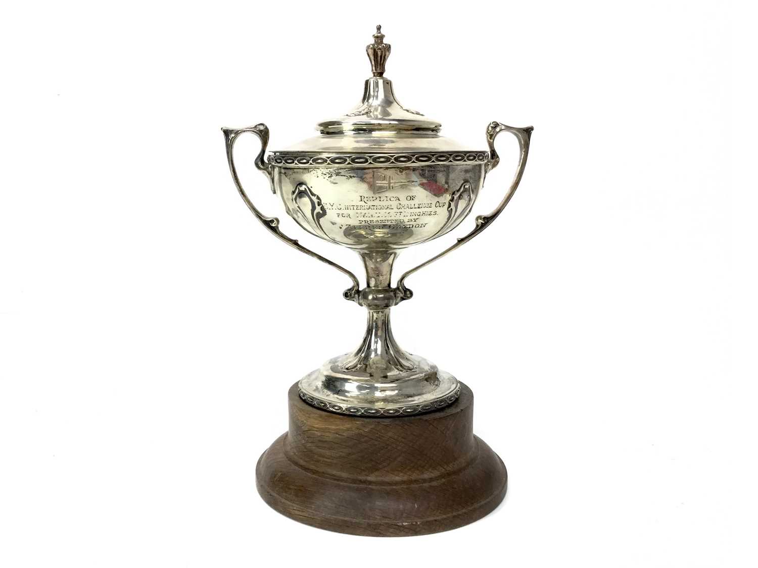 Lot 1712 - A SILVER TROPHY CUP AWARDED TO IWUNDA 1923