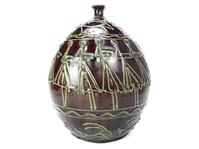 Lot 899 - A 20TH CENTURY EASTERN VASE
