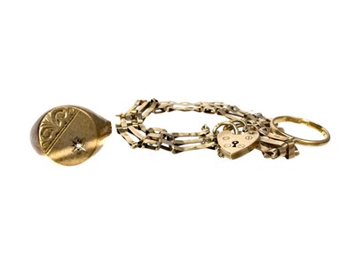 Lot 1439 - A GOLD GATELINK BRACELET AND TWO GOLD RINGS