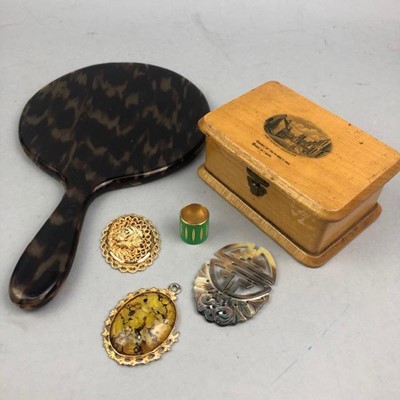 Lot 156 - A COLLECTION OF COSTUME JEWELLERY