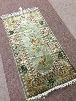 Lot 910 - A 20TH CENTURY CHINESE WOOL RUG