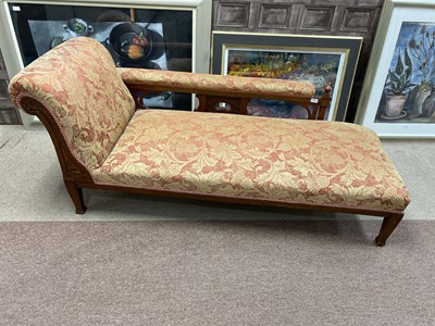 Lot 1737 - A VICTORIAN DAY BED