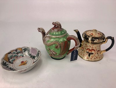 Lot 462 - A 20TH CENTURY CHINESE TEA POT AND OTHER CERAMICS