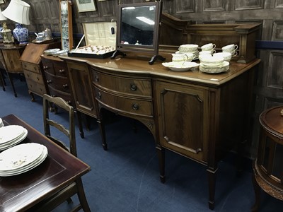 Lot 465 - A MAHOGANY DINING SUITE