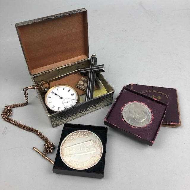 Lot 8 - A GUN METAL CASED POCKET WATCH AND OTHER ITEMS