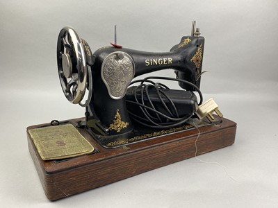 Lot 194 - A VINTAGE SINGER PORTABLE HAND SEWING MACHINE