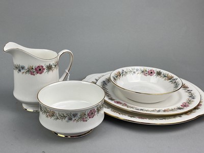 Lot 432 - A PARAGON 'BELINDA' PATTERN DINNER SERVICE