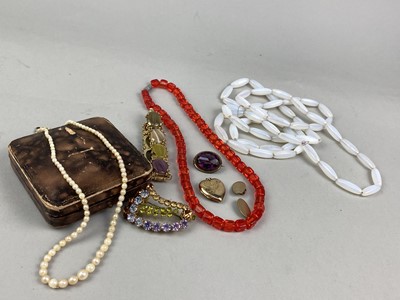 Lot 1 - A LOT OF COSTUME JEWELLERY INCLUDING A MOONSTONE NECKLACE