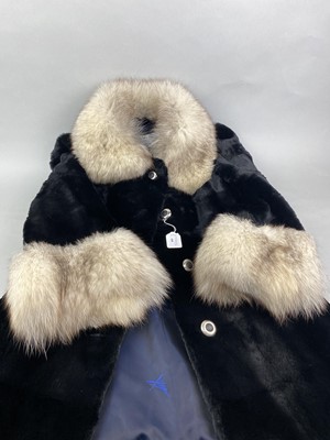 Lot 448 - A COLLECTION OF FUR COATS AND STOLES