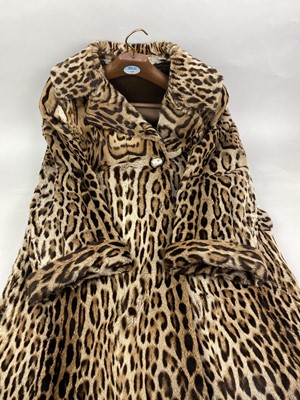 Lot 448 - A COLLECTION OF FUR COATS AND STOLES