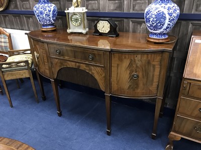 Lot 454 - A 20TH CENTURY MAHOGANY DINING SUITE