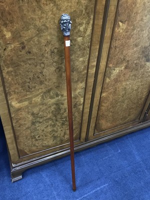 Lot 513 - AN EARLY 20TH CENTURY MALACCA CANE