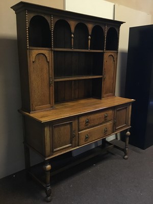 Lot 532 - AN OAK WELSH DRESSER