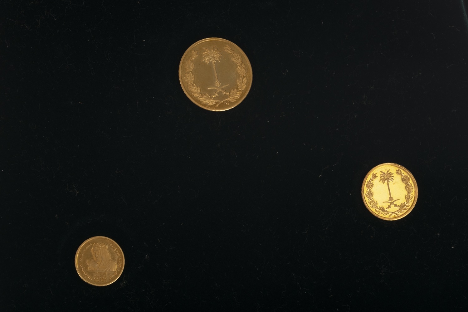 Lot 48 - A SAUDI ARABIAN GOLD COIN SET COMMEMORATING
