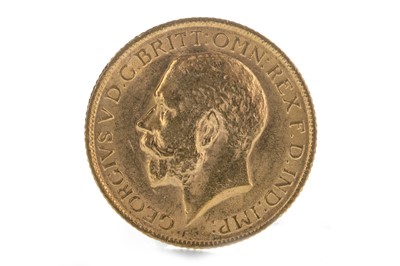 Lot 134 - A GEORGE V (1910 - 1936) GOLD SOVEREIGN DATED 1915
