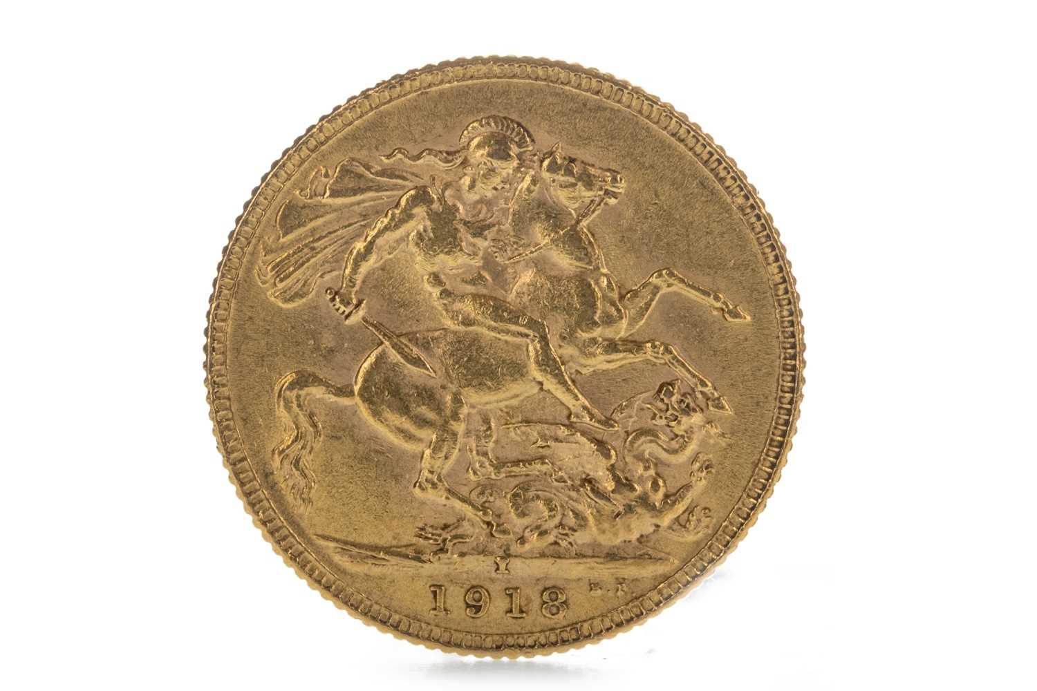 Lot 135 - A GEORGE V (1910 - 1936) GOLD SOVEREIGN DATED 1918