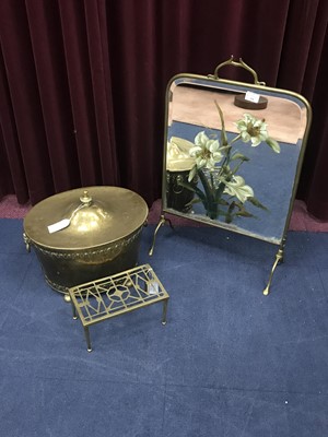 Lot 124 - AN EARLY 20TH CENTURY TWIN HANDLED LIDDED BRASS COAL BUCKET AND OTHER ITEMS