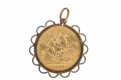 Lot 182 - A QUEEN ELIZABETH (1952 - PRESENT) GOLD SOVEREIGN DATED 1958 IN PENDANT MOUNT