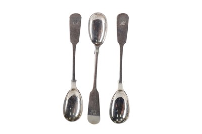 Lot 419 - A SET OF SIX VICTORIAN SILVER EGG SPOONS AND SIX SILVER TEASPOONS