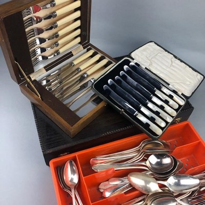 Lot 330 - AN OAK CANTEEN OF SILVER PLATED CUTLERY, ALONG WITH OTHER CASED AND LOOSE CUTLERY