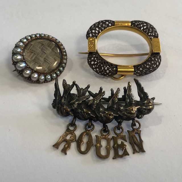 Lot 6 - A LOT OF TWO MOURNING BROOCHES AND ONE OTHER