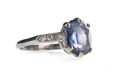 Lot 1343 - A BLUE GEM SET AND DIAMOND RING