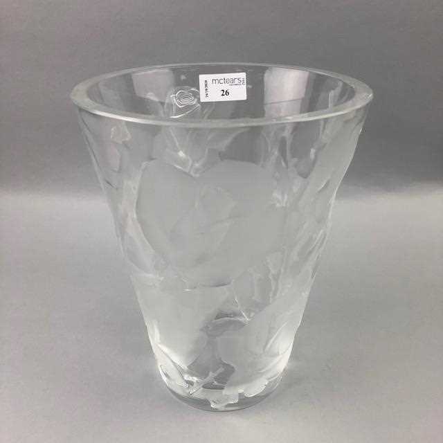 Lot 26 - A MODERN LALIQUE GLASS VASE