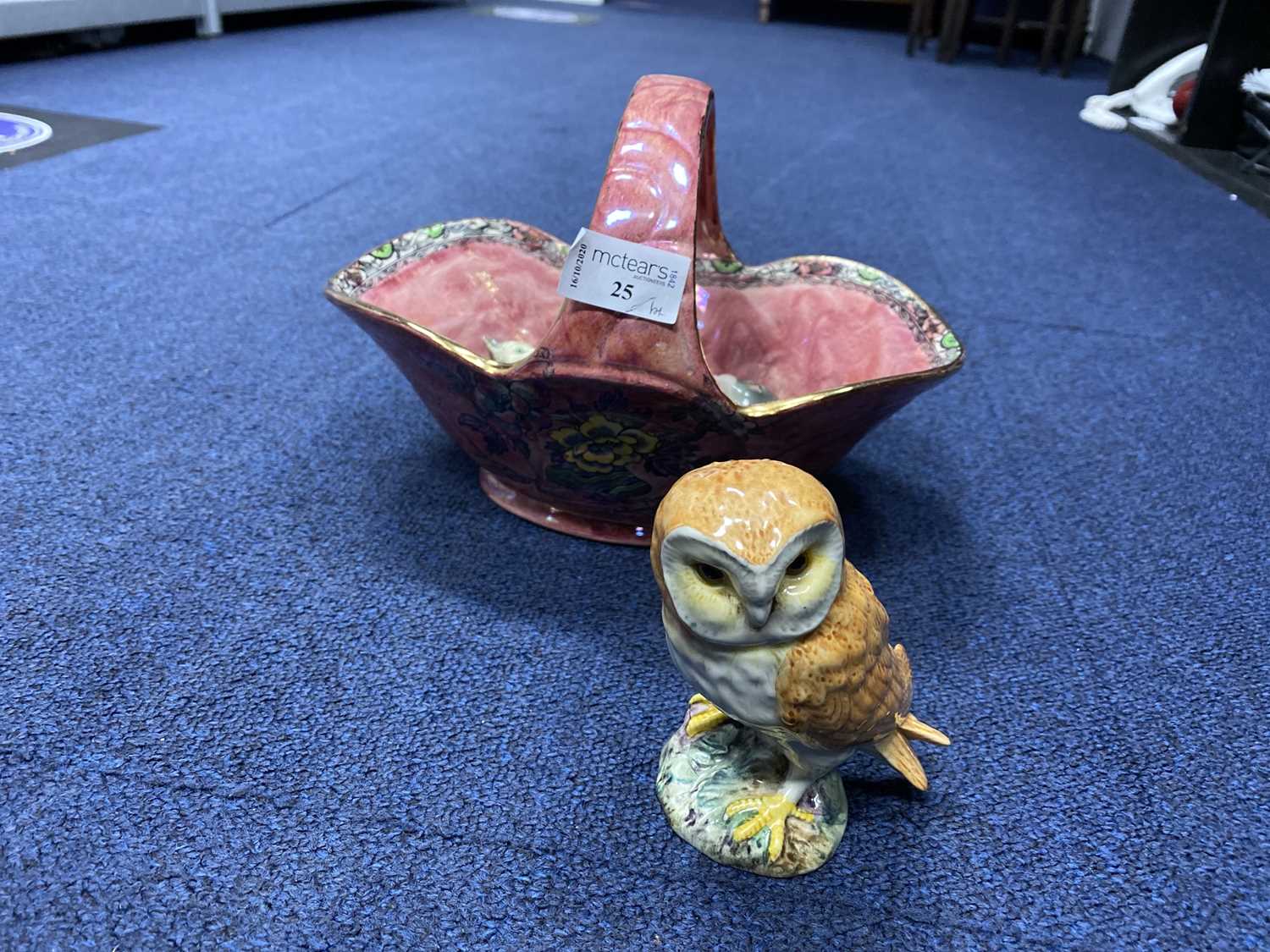 Lot 25 - A BESWICK FIGURE OF AN OWL, OTHER FIGURES AND PLATES