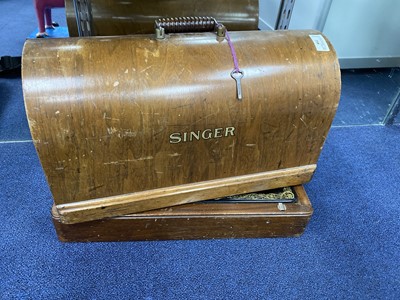 Lot 358 - A SINGER SEWING MACHINE