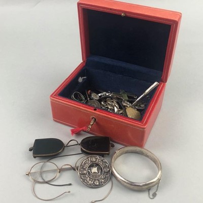 Lot 370 - A LOT OF SILVER AND OTHER JEWELLERY