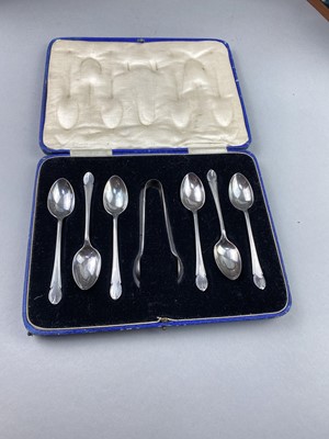 Lot 82 - A CASED SET OF SIX SILVER TEASPOONS AND TONGS ALONG WITH FISH CUTLERY