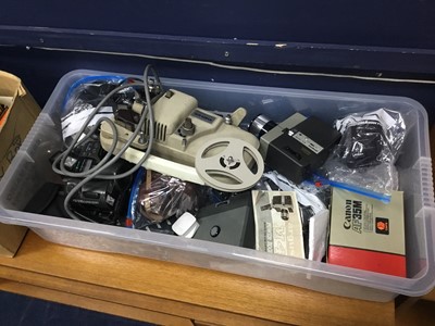 Lot 71 - A LOT OF CAMERAS AND EQUIPMENT