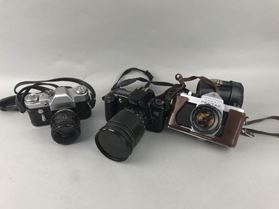 Lot 137 - A CANON CAMERA, OTHER CAMERAS AND ACCESSORIES