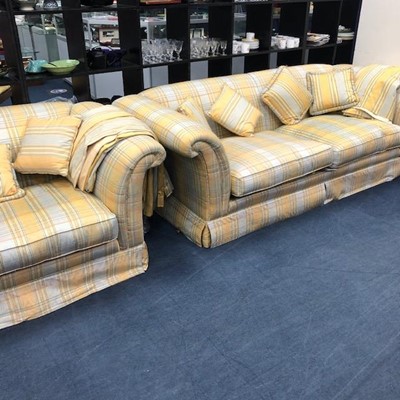 Lot 394 - A PAIR OF MODERN SETTEES